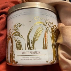 White Pumpkin Bath and Body Works Camdle. 3 wick. New. 14.5 oz